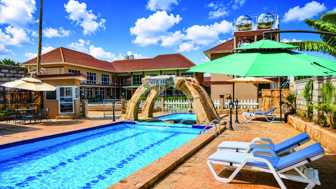 The outdoor swimming pool at Fort-Arch Eco Lodges
