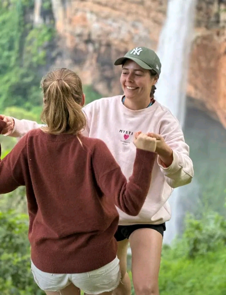 Travel guide by safari vehicle near Fort Portal